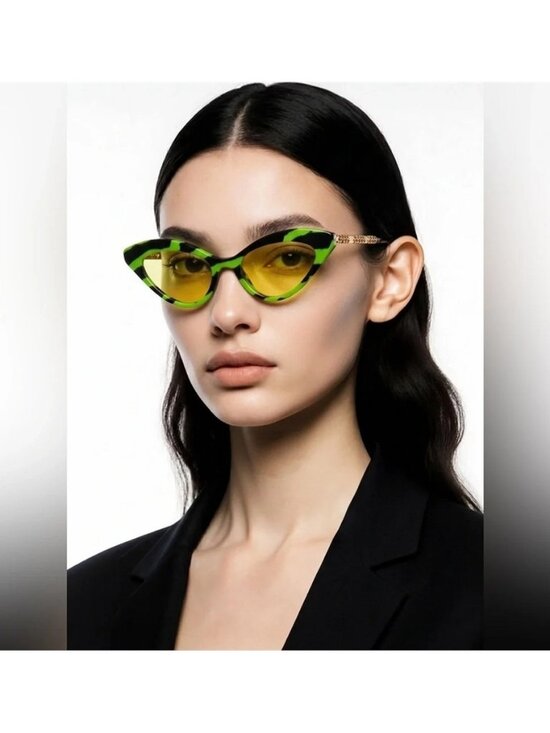New Authentic Gucci GG0978S 006 Zebra Cat-Eye Sunglasses w/ GG Charms Green/Gold main image 4